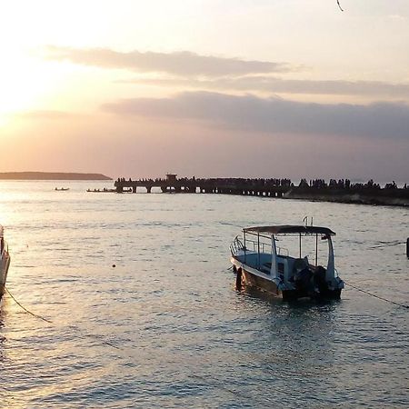 Ray Homestay Batununggul Екстериор снимка